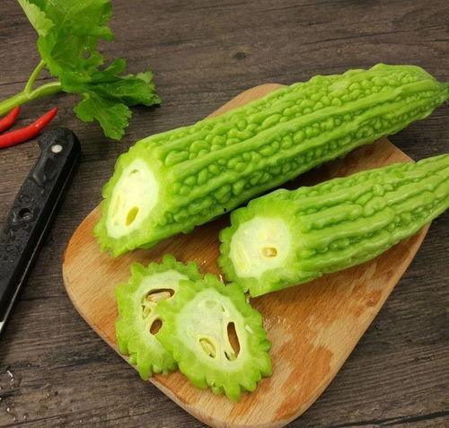 双鱼苦瓜蜜桃吃瓜,夏日消暑新宠，甜蜜与苦涩的完美邂逅