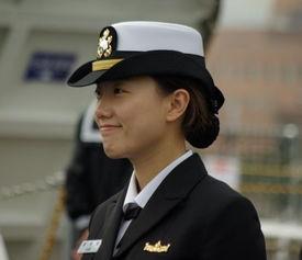 外国女兵吃瓜,揭秘外国女兵的“吃瓜”瞬间